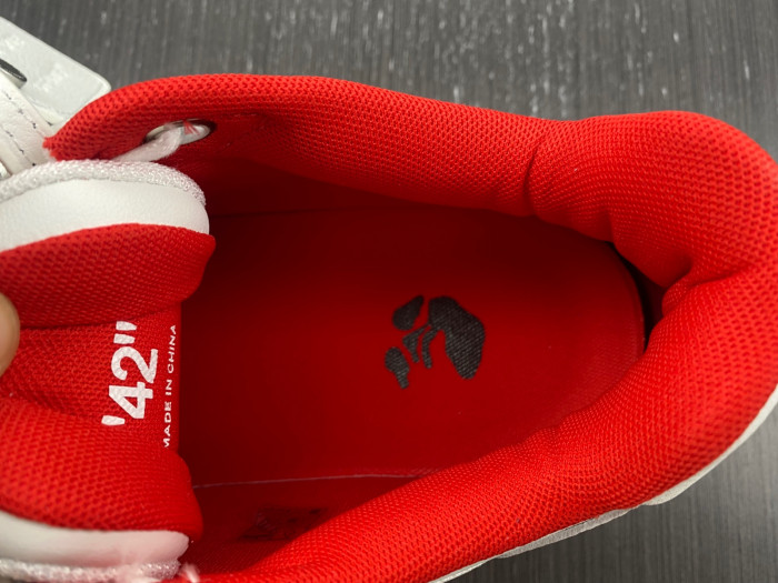 OFF-WHITE SNEAKER