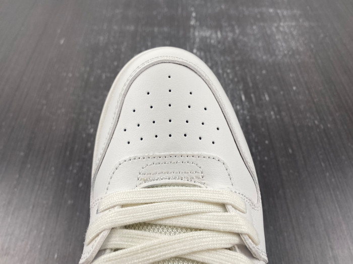 OFF-WHITE SNEAKER