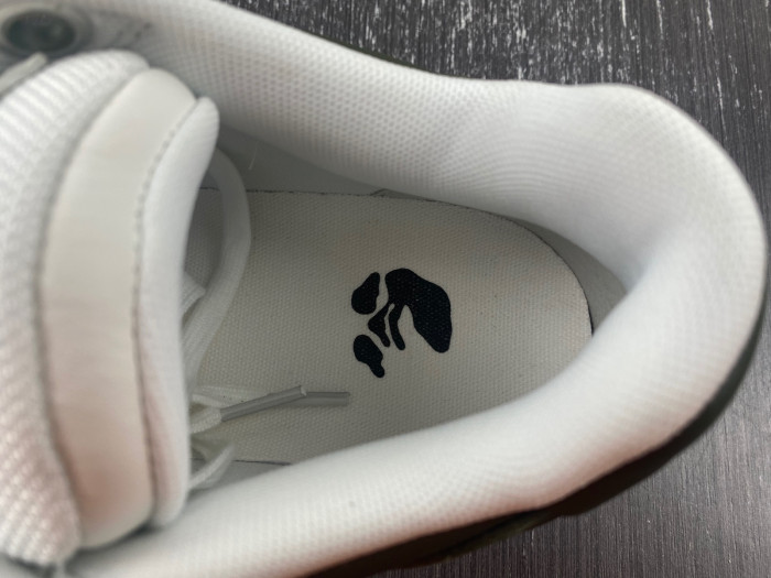 OFF-WHITE SNEAKER