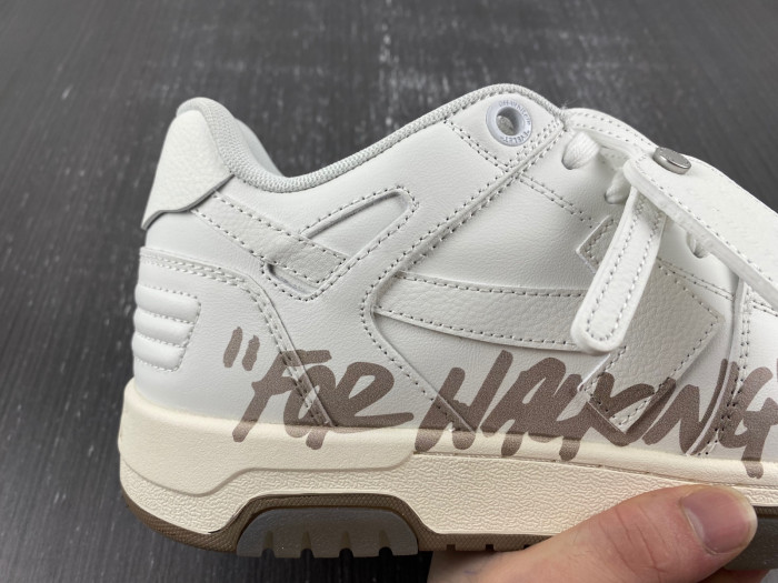 OFF-WHITE SNEAKER