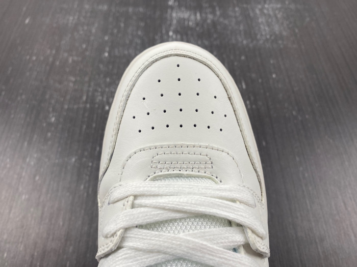 OFF-WHITE SNEAKER