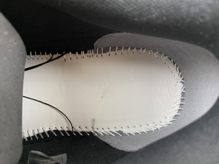 OFF-WHITE SNEAKER