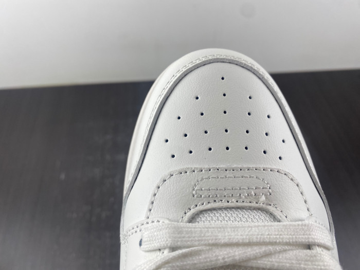 OFF-WHITE SNEAKER
