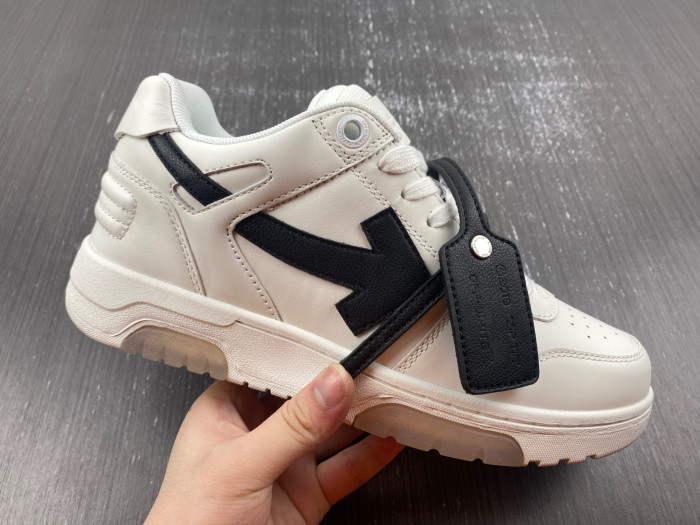 OFF-WHITE SNEAKER