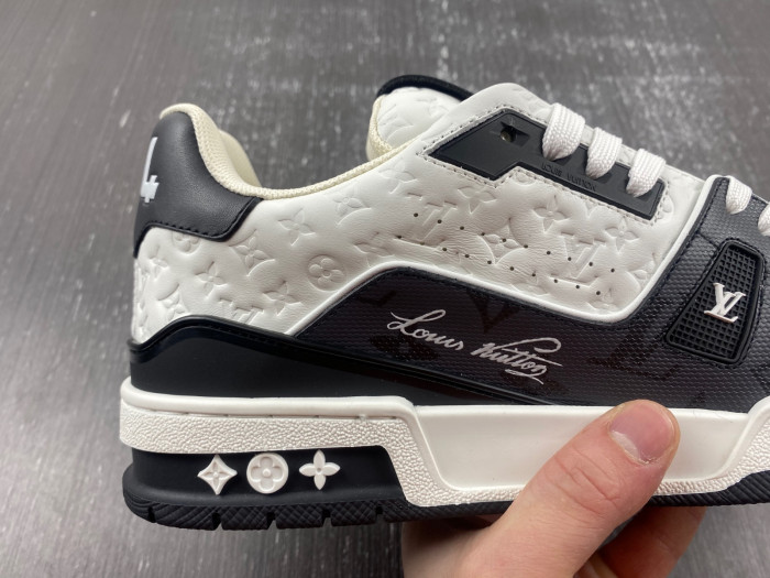 LV TRAINER SNEAKER