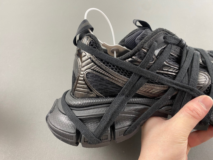 BLCG 3XL SNEAKER 778698 W3XLL 0125