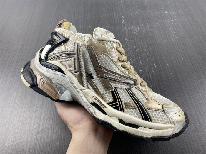 BLCG RUNNER SNEAKER 677403 W3RN1 1125