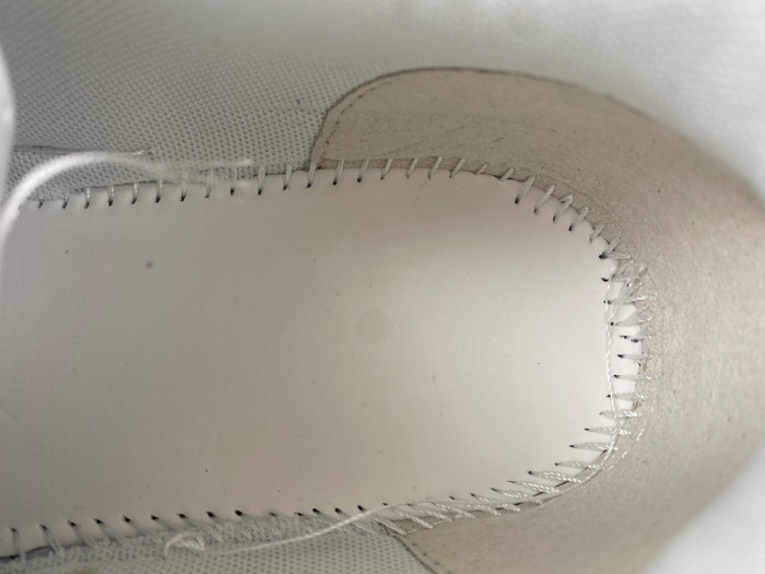 OFF-WHITE SNEAKER