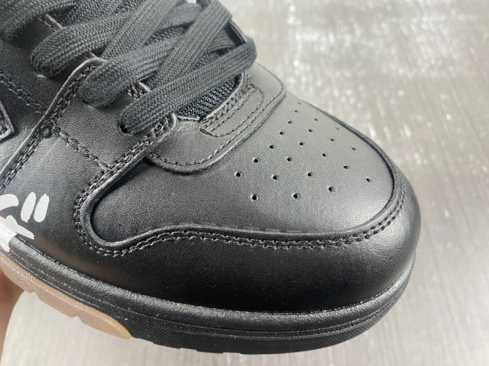 OFF-WHITE SNEAKER