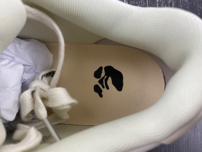 OFF-WHITE SNEAKER