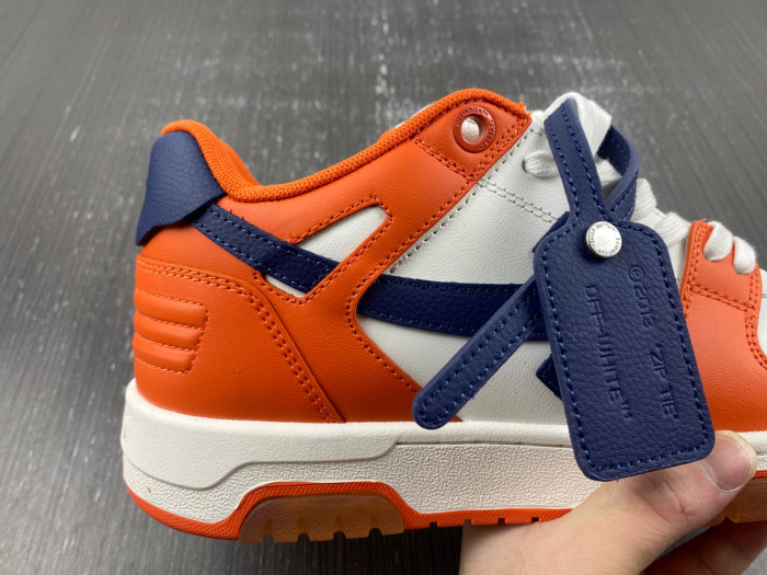 OFF-WHITE SNEAKER