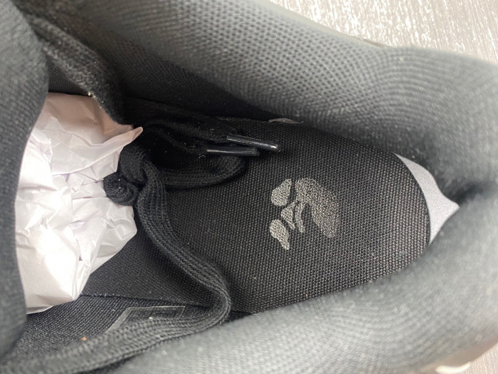 OFF-WHITE SNEAKER