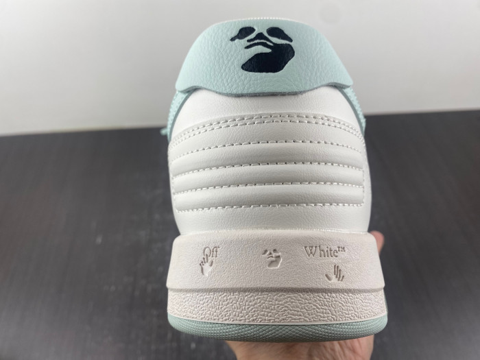 OFF-WHITE SNEAKER