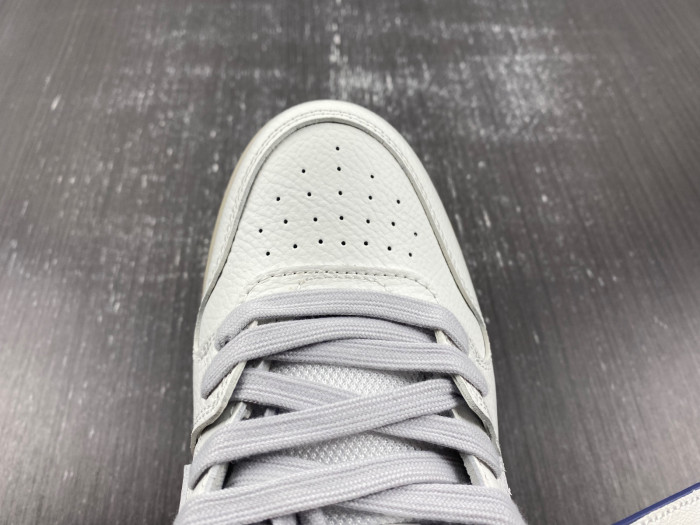 OFF-WHITE SNEAKER