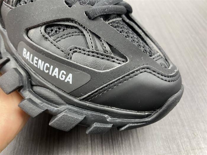BLCG TRACK SNEAKER 668555 W3CQ6 1050
