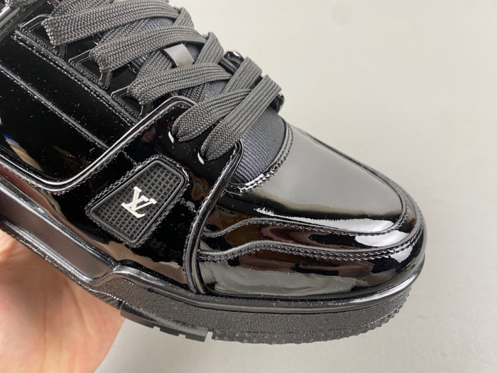 LV TRAINER SNEAKER