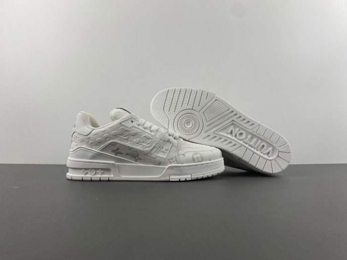 LV TRAINER SNEAKER 24052404