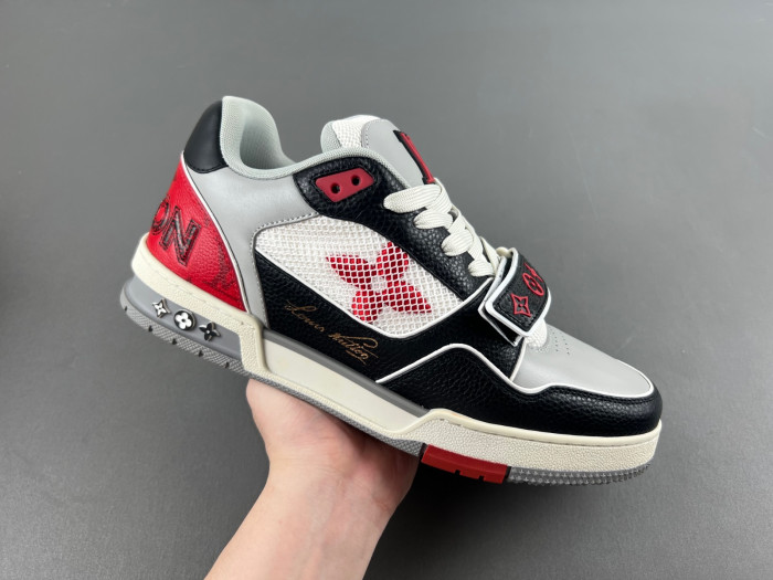 LV TRAINER SNEAKER 24083001