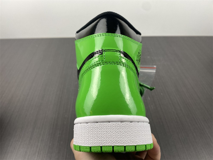Air Jordan 1 High OG “Pine Green” 555088-030