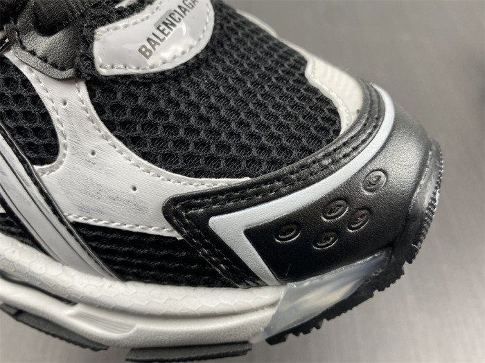 BLCG RUNNER SNEAKER 677403 W3RB2 9010