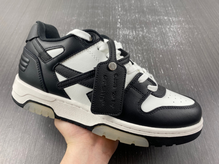 OFF-WHITE SNEAKER