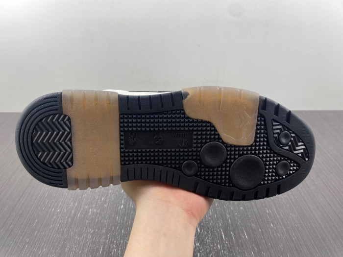 OFF-WHITE SNEAKER