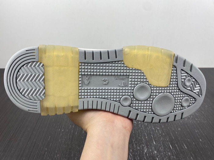 OFF-WHITE SNEAKER