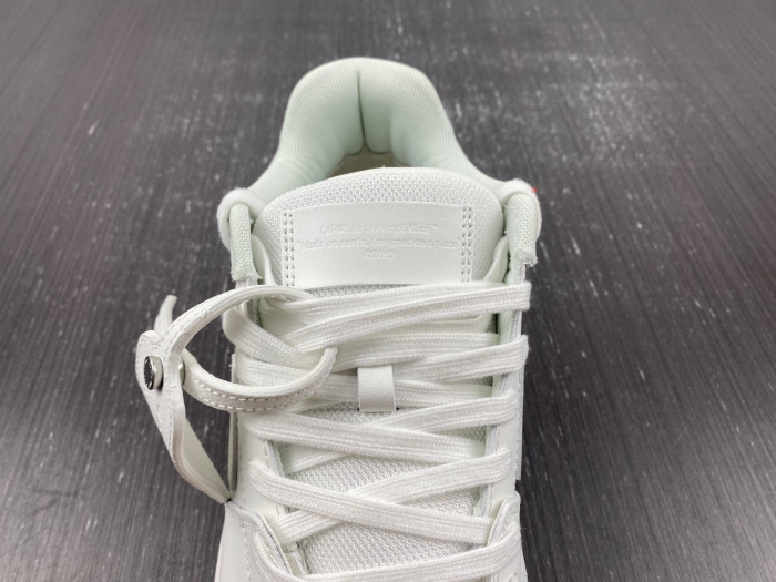 OFF-WHITE SNEAKER