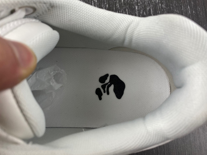 OFF-WHITE SNEAKER