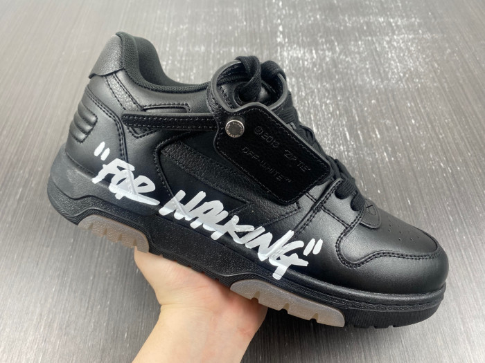 OFF-WHITE SNEAKER