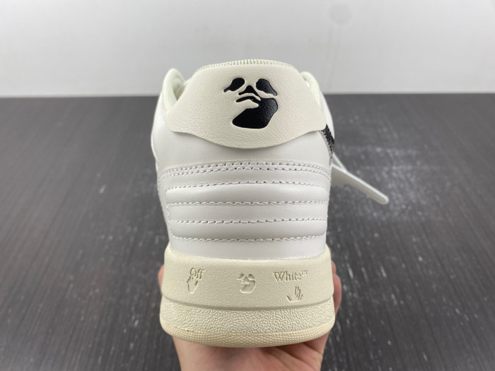 OFF-WHITE SNEAKER