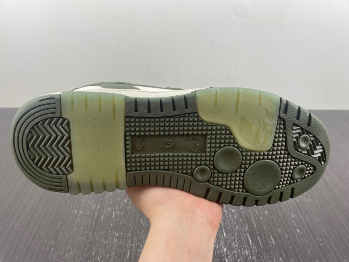 OFF-WHITE SNEAKER