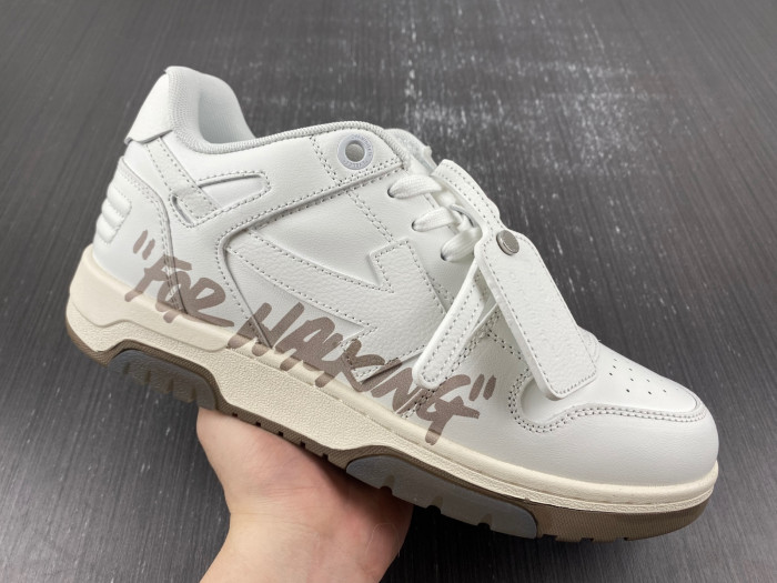 OFF-WHITE SNEAKER