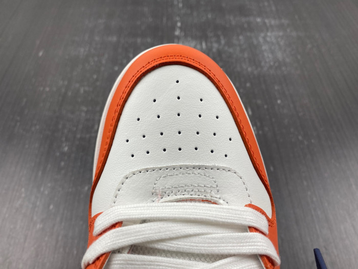 OFF-WHITE SNEAKER