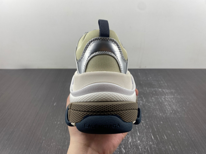 BLCG TRIPLE S SNEAKER 524039 W2FS2 8106