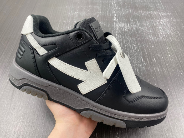 OFF-WHITE SNEAKER