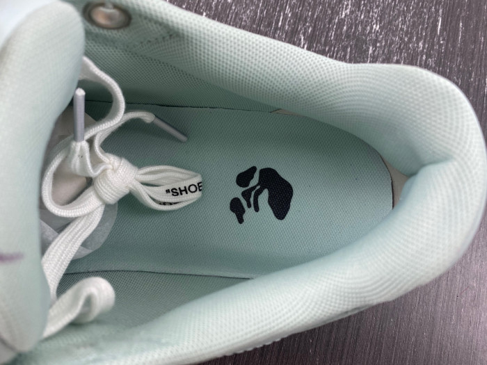 OFF-WHITE SNEAKER
