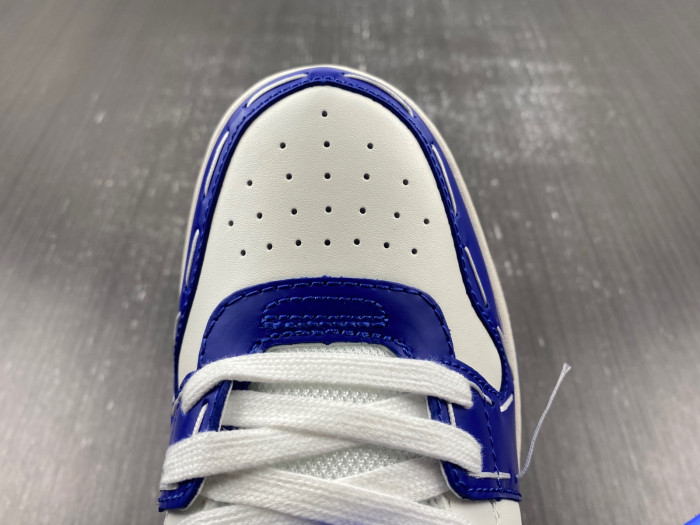 OFF-WHITE SNEAKER