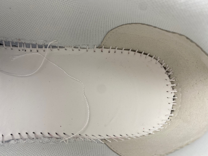OFF-WHITE SNEAKER