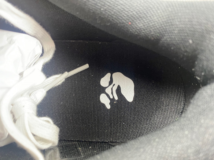 OFF-WHITE SNEAKER