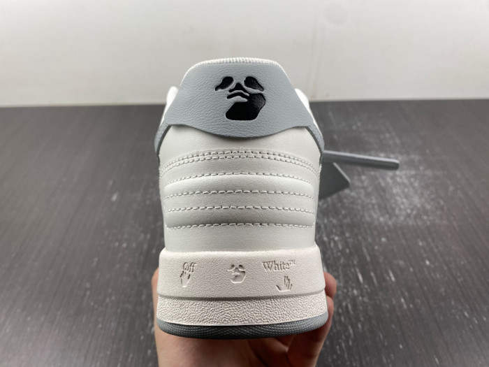 OFF-WHITE SNEAKER