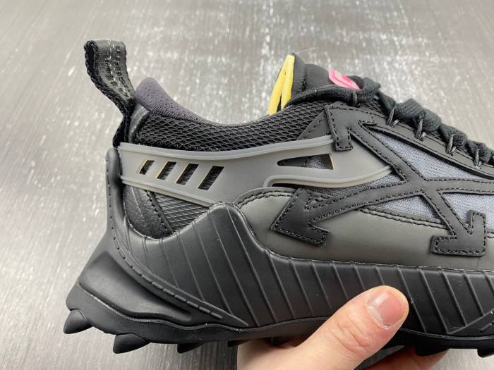 OFF-WHITE C/O ODSY-1000 SNEAKER