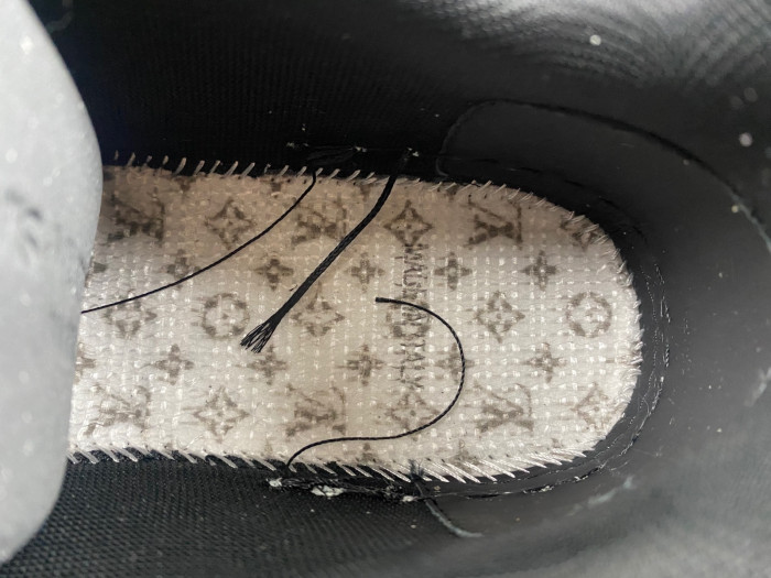 LV TRAINER SNEAKER