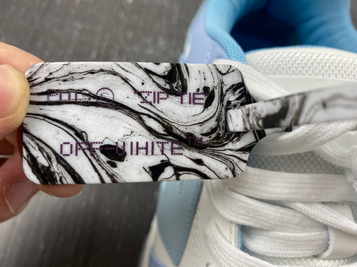 OFF-WHITE SNEAKER