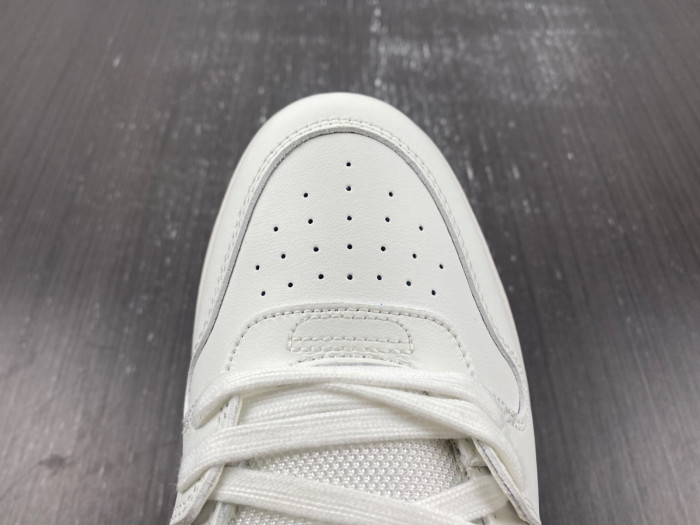 OFF-WHITE SNEAKER