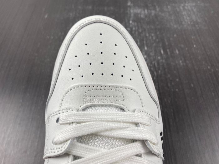 OFF-WHITE SNEAKER