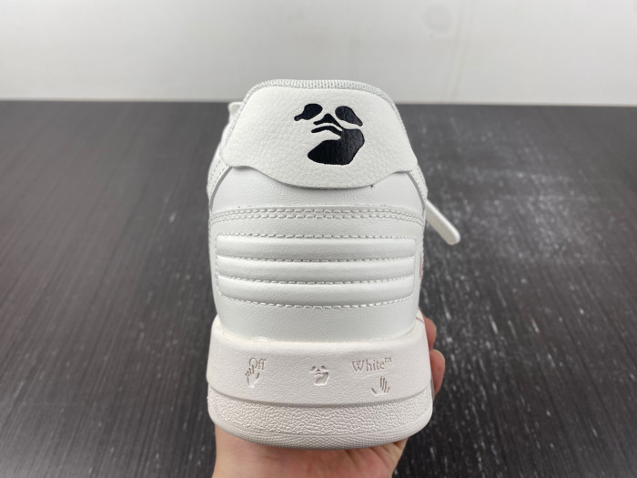 OFF-WHITE SNEAKER