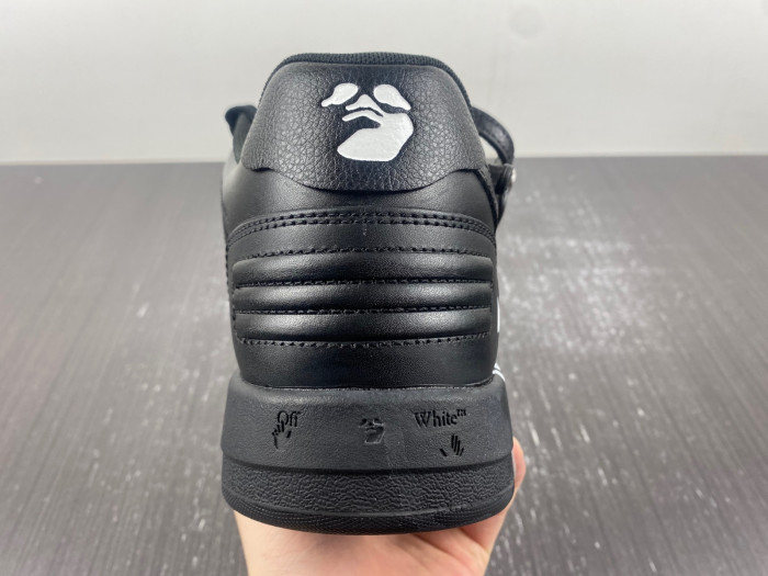 OFF-WHITE SNEAKER