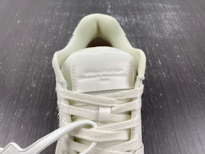 OFF-WHITE SNEAKER
