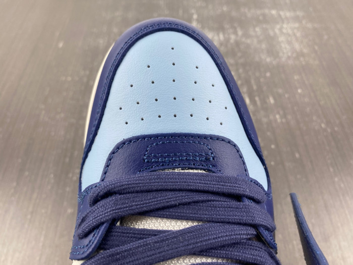 OFF-WHITE SNEAKER